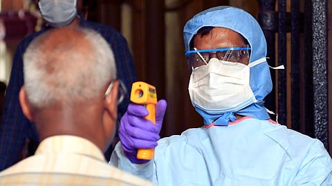 করোনার ঊর্ধ্বমুখী গতি রুখতে জেলার স্বাস্থ্য আধিকারিকদের সঙ্গে ভিডিও কনফারেন্সে স্বাস্থ্য দফতর