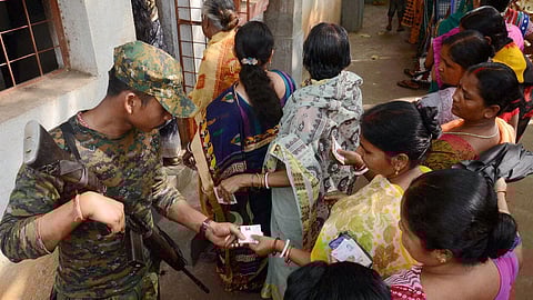 WB Election 21: তৃণমূল-বিজেপি সংঘর্ষে উত্তপ্ত পটাশপুর, খেজুরি, রাতভর বোমাবাজিতে জখম ওসি