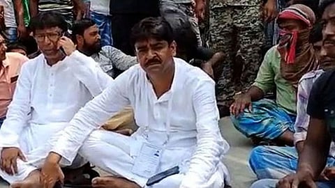 অবস্থানে তৃণমূল প্রার্থী শওকত মোল্লা