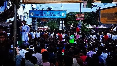 নওশাদ সিদ্দিকির ওপর হামলার প্রতিবাদে থানা ঘেরাও