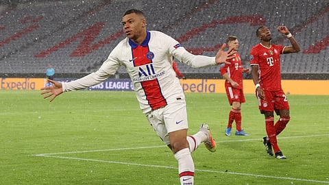 জয় উদযাপন করছেন এমবাপ্পে