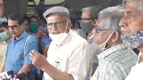 বৃহস্পতিবার ভোটের পর নির্বাচন কমিশনের দপ্তরে সাংবাদিক বৈঠকে রবীন দেব সহ বাম নেতৃত্ব