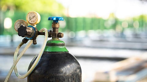 অক্সিজেন নিয়ে কেন্দ্র-দিল্লি সংঘাত, নাজেহাল অক্সিজেন উৎপাদক সংস্থা হাইকোর্টের দারস্থ