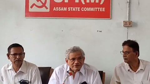 আসামে সাংবাদিক সম্মেলনে সীতারাম ইয়েচুরি সহ রাজ্য নেতৃত্ব