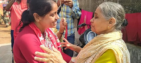 প্রচারে মোনালিসা