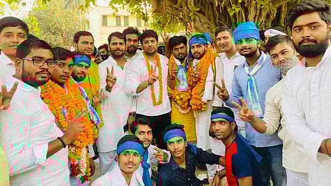 সম্পূর্ণানন্দ সংস্কৃত বিশ্ববিদ্যালয়ের ছাত্র সংসদ নির্বাচনে জয়ের পর NSUI-এর সমর্থকরা