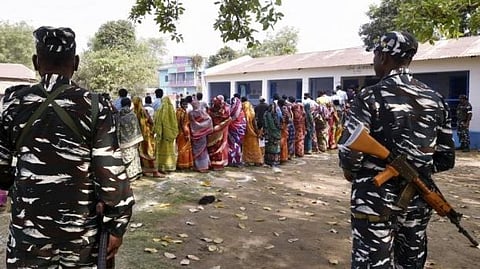 WB Election 21: ষষ্ঠ দফার ভোটে শুরুতেই বিক্ষিপ্ত অশান্তি - হাবড়ায় রক্তাক্ত মৃতদেহ উদ্ধার