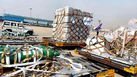 হদিশ নেই দিল্লি বিমানবন্দরে আসা ৩০০ টন জরুরি কোভিড সামগ্রীর