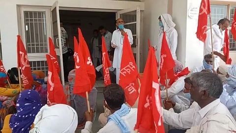 Haryana: মাসে ৭,৫০০ টাকার দাবিতে - উপমুখ্যমন্ত্রীর বাসভবন ঘেরাওয়ের ডাক নির্মাণ শ্রমিকদের