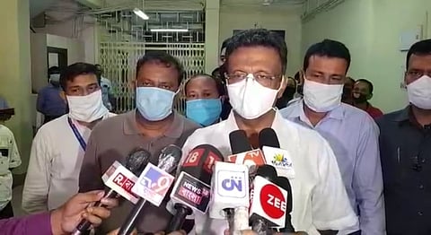 সাংবাদিকদের মুখোমুখি ফিরহাদ হাকিম