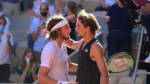 সেমিফাইনাল ম্যাচের শেষে স্টেফানোস সিতিসিপাস ও আলেকজান্ডার জভেরভ