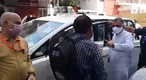 মন্ত্রীর সঙ্গে অভিভাবকের বাদানুবাদ