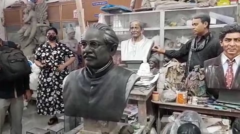 কৃষ্ণনগরের ঘূর্ণির মৃৎ শিল্পের ছোঁয়া এবার পাড়ি দিতে চলেছে বিদেশে