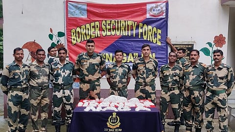 ভারত-বাংলাদেশ সীমান্ত থেকে ৩৩ কেজি রৌপ্য অলংকার উদ্ধার করল BSF, পাচারকারী পলাতক