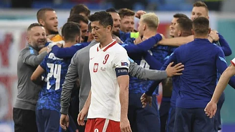 Euro Cup: লেভনডস্কিদের ২-১ গোলে হারিয়ে ইউরো অভিযান শুরু স্লোভাকিয়ার