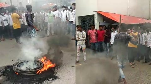 মুর্শিদাবাদ: উচ্চ মাধ্যমিকে পাশ করানোর দাবিতে টায়ার জ্বালিয়ে বিক্ষোভ, আগুনে আহত ২ ছাত্র