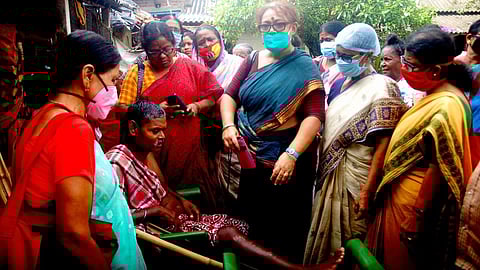 বর্ধমানের জামালপুরে নিহত সিপিআই(এম) কর্মী কাকলী ক্ষেত্রপালের বাড়িতে গণতান্ত্রিক সমিতির প্রতিনিধিদল