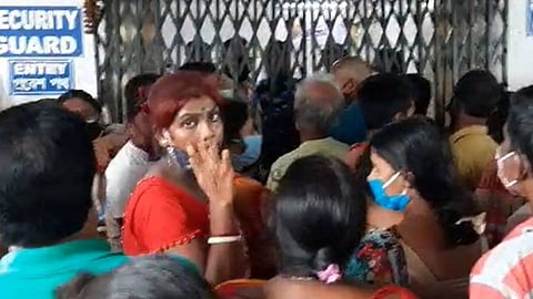 রায়গঞ্জ হাসপাতালে বিক্ষোভ