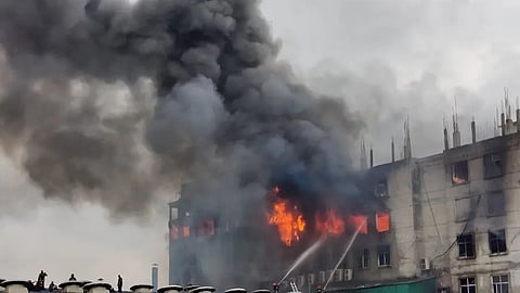 জ্বলছে আগুন