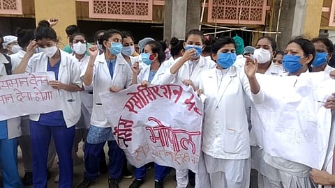 আন্দোলনরত নার্সরা