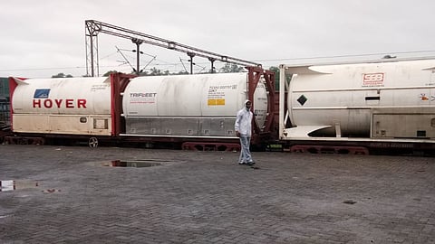 করোনা মোকাবিলায় বাংলাদেশকে রেলপথে ২০০ মেট্রিক টন অক্সিজেন পাঠাল ভারত