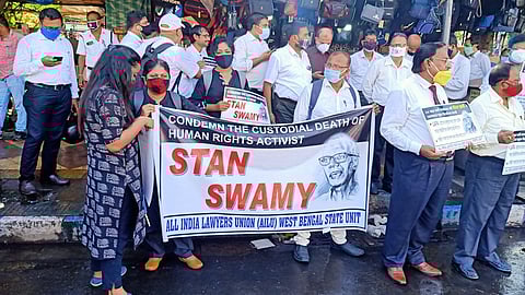 আইনজীবীদের বিক্ষোভ