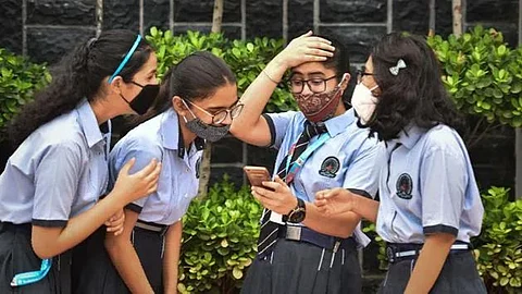 ১৯মে মাধ্যমিকের ফলাফল - ট্যুইট করে দিন ঘোষণা শিক্ষামন্ত্রীর