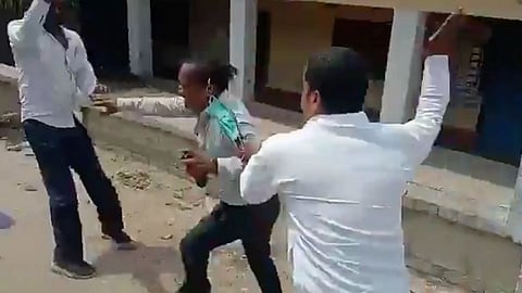 সাংবাদিকের উপর চড়াও হয়েছেন দিব্যাংশু প্যাটেল