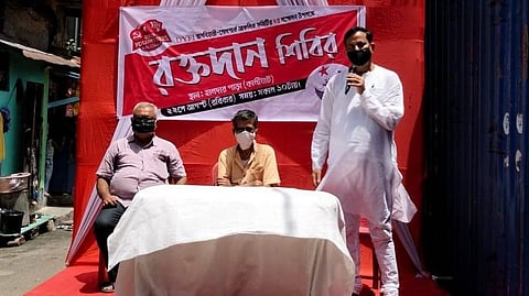 কালীঘাটে DYFI-এর রক্তদান শিবিরে মহম্মদ সেলিম