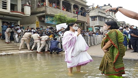 জলমগ্ন ঘাটালে মুখ্যমন্ত্রী