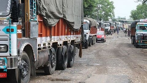 অসম সীমানায় অবরোধের জেরে ওষুধের আকাল মিজোরামে, ২৫ জন কোভিড রোগীর মৃত্যু