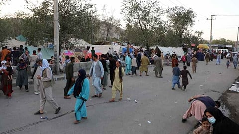 দেশ তালিবানদের দখলে যাবার পর পথে আফগানরা