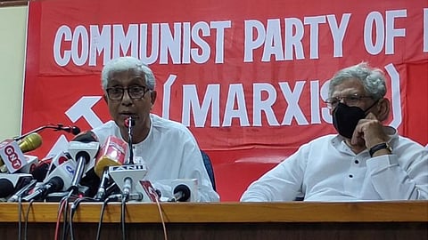 দিল্লিতে সাংবাদিক সম্মেলনে সীতারাম ইয়েচুরি, মাণিক সরকার