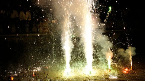 ভয়াবহ বায়ুদূষণ, মানুষের জীবন বাঁচাতে এবছরও দিল্লিতে দীপাবলীর সময় বাজিতে নিষেধাজ্ঞা