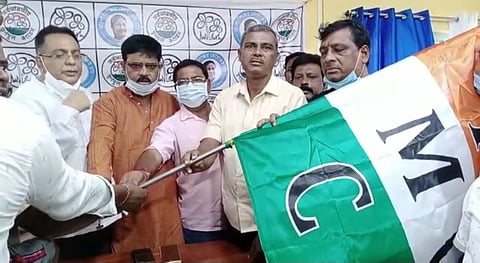 বিজেপিতে ভাঙন অব্যাহত, জগৎবল্লভপুরে বিজেপি নেতা সহ কয়েকশো কর্মী তৃণমূলে