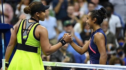 ম্যাচের শেষে নাওমি ওসাকা ও লেলাহ ফার্নান্ডেজ