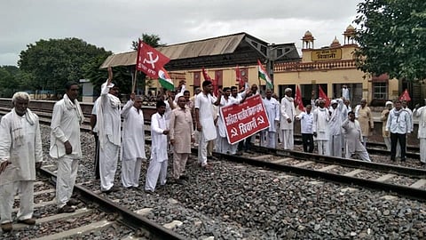 হরিয়ানার শিবানী স্টেশনে রেলরোকো