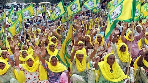 Farmers Protest: টিকরি সীমান্তে কৃষক আন্দোলনে যোগ দেওয়া ৩ মহিলাকে পিষে দিল ট্রাক