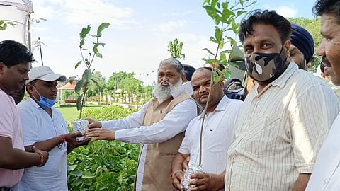 এক অনুষ্ঠানে অনিল ভিজ