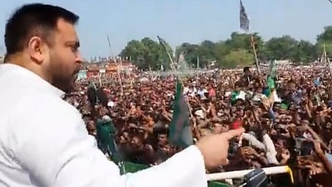 তারাপুরে জনসভায় তেজস্বী যাদব