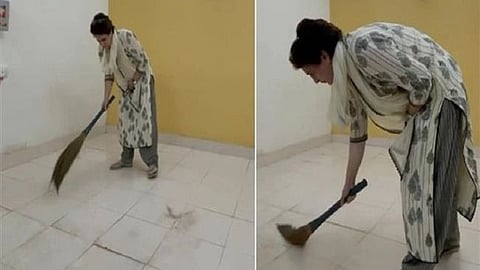 ঝাঁটা হাতে প্রিয়ঙ্কা গান্ধী