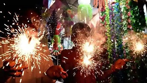 পরিবেশবান্ধব বাজিও না, সব ধরণের বাজি বিক্রি ও পোড়ানোতে নিষেধাজ্ঞা কলকাতা হাইকোর্টের