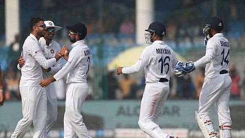 IND vs NZ: ৫ উইকেট নিয়ে রেকর্ড স্পর্শ অক্ষরের, তৃতীয় দিনের শেষে ৬৩ রানের লীড ভারতের