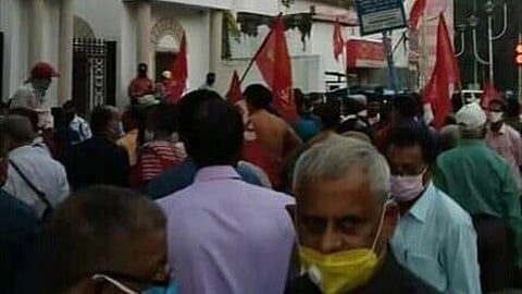 চলছে বিক্ষোভ