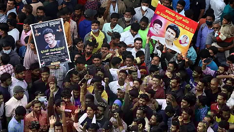 পুনীত রাজকুমারকে শ্রদ্ধা জানাতে অনুগামীদের ভীড়