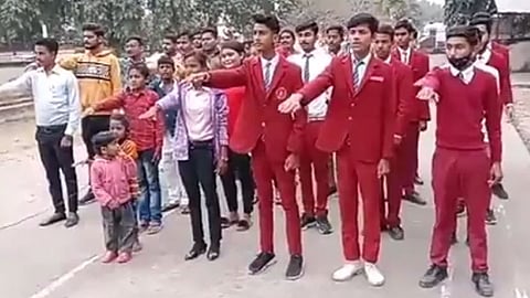 শোনভদ্রে স্কুল ছাত্রদের শপথ