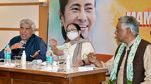 বিশিষ্টজনদের সাথে বৈঠকে মমতা বন্দ্যোপাধ্যায়