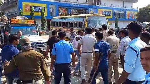 মেমারিতে পুরোনো বাসস্ট্যান্ডে তৃণমূলের গোষ্ঠীদ্বন্দ্ব