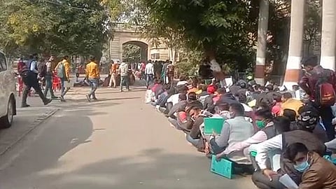 চাকরি প্রার্থীদের ভিড়