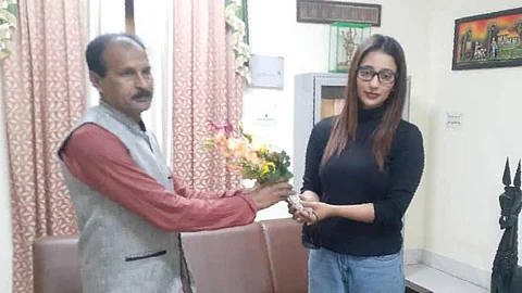 বিজেপি বিধায়ক নীলাদ্রি শেখর দানার সাথে সায়ন্তিকা বন্দ্যোপাধ্যায়
